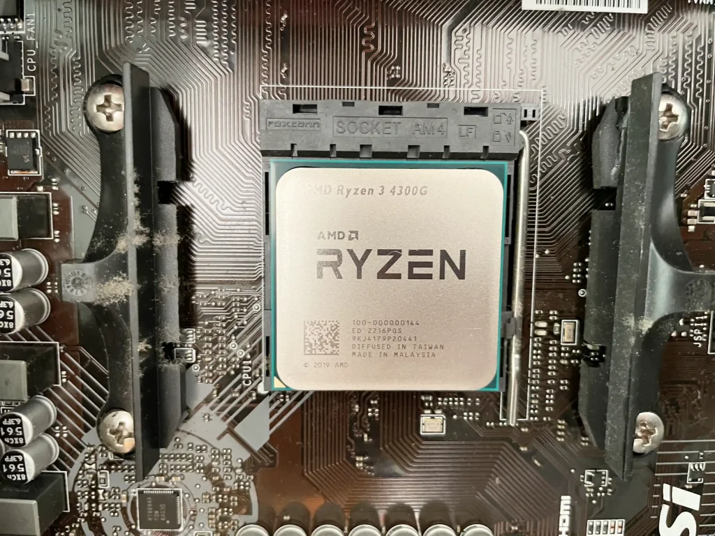 Ryzen3 4300G装着
